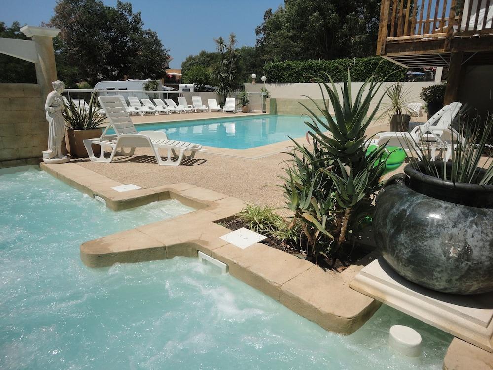 Camping Les Acacias 4*